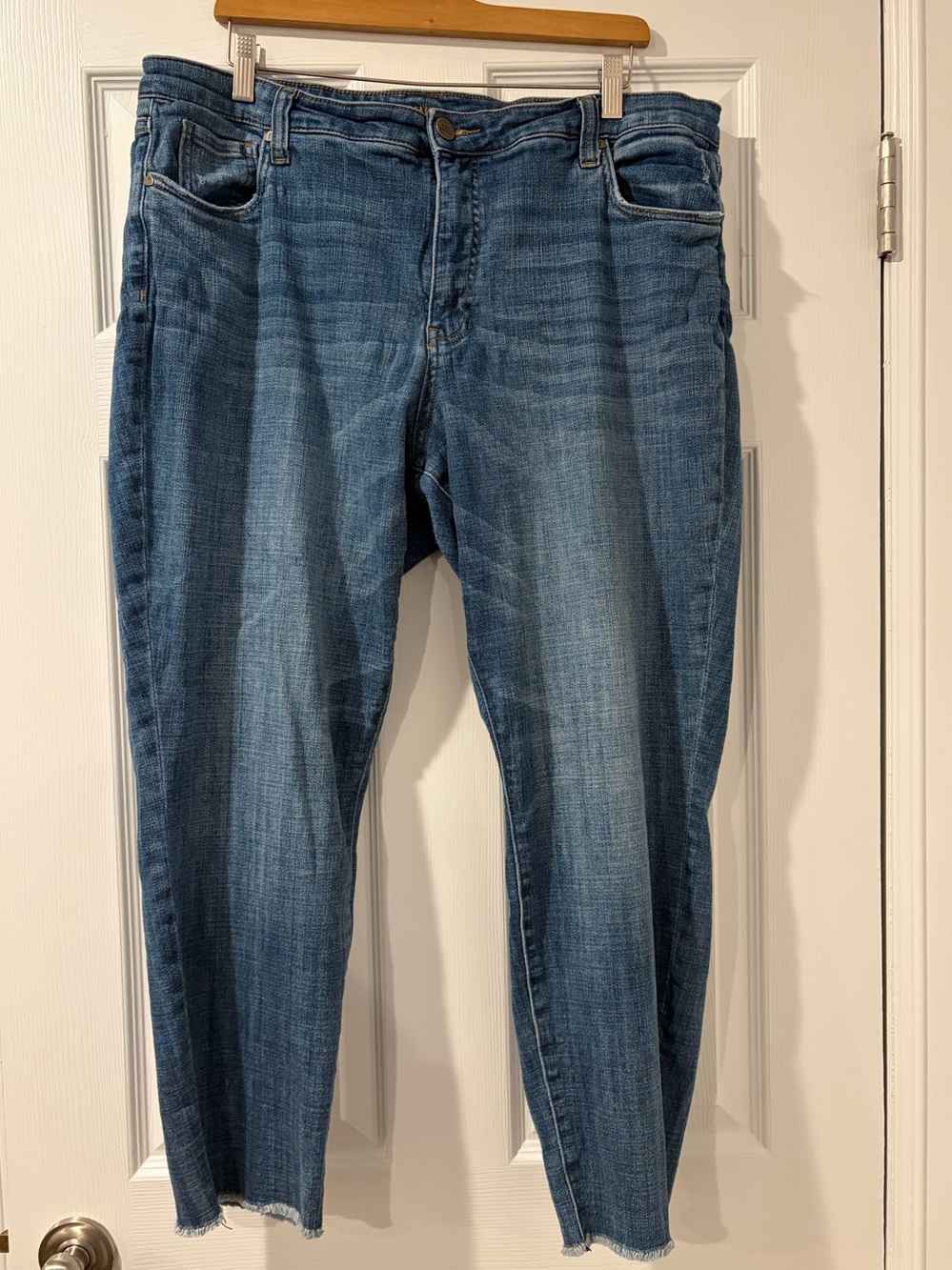 Kut From The Kloth Ellen Roll Cuff Crop Straight Leg Jean